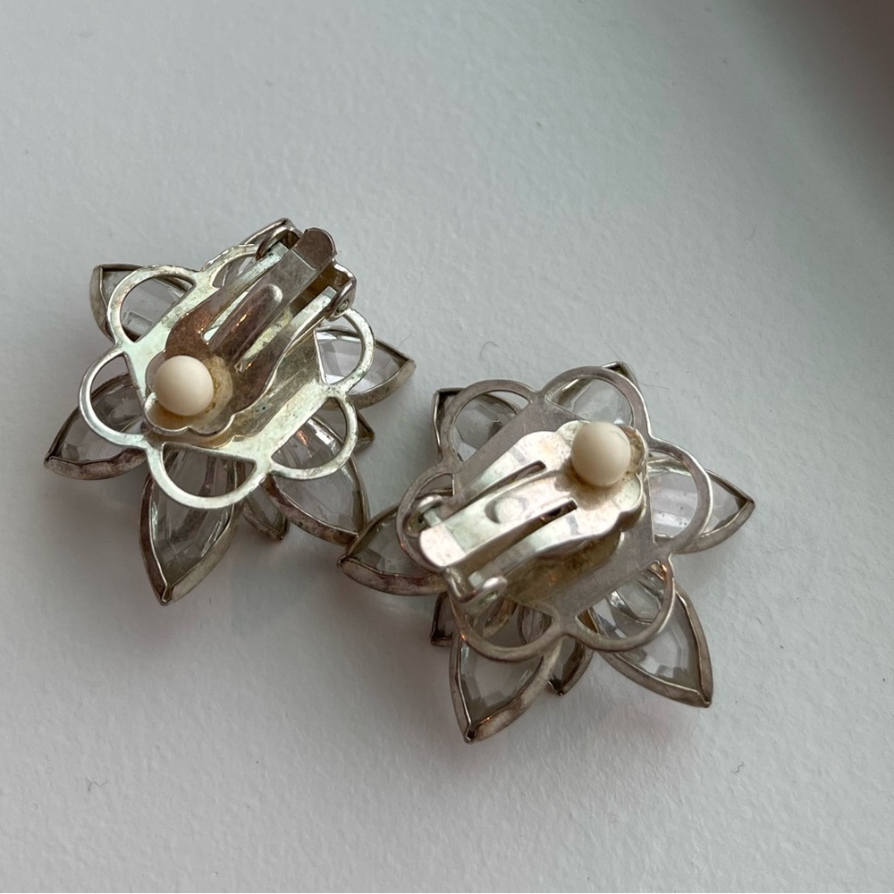 Vintage Clip On Earrings - Picture 3 of 7